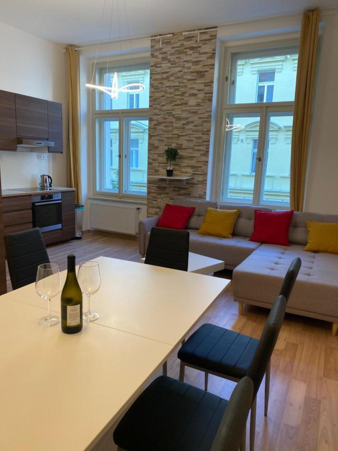 Designed Apartment Next To Vaclav Square With Terrace And Private Garage Prag Exterior foto