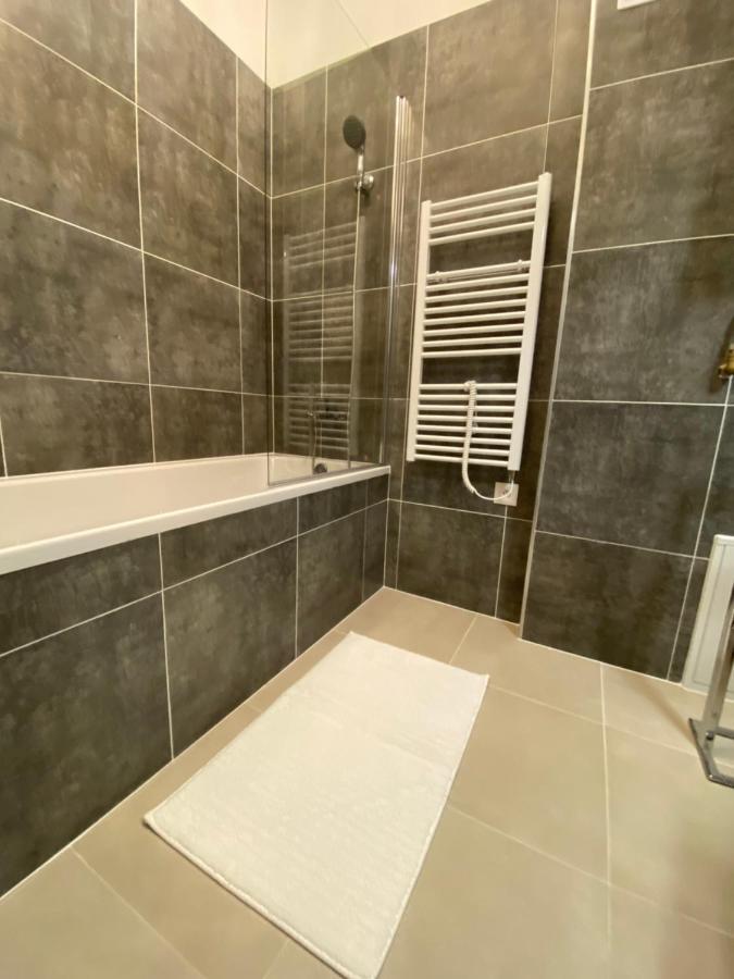 Designed Apartment Next To Vaclav Square With Terrace And Private Garage Prag Exterior foto