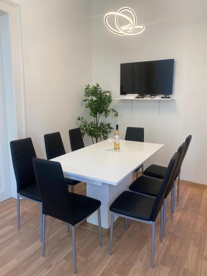 Designed Apartment Next To Vaclav Square With Terrace And Private Garage Prag Exterior foto